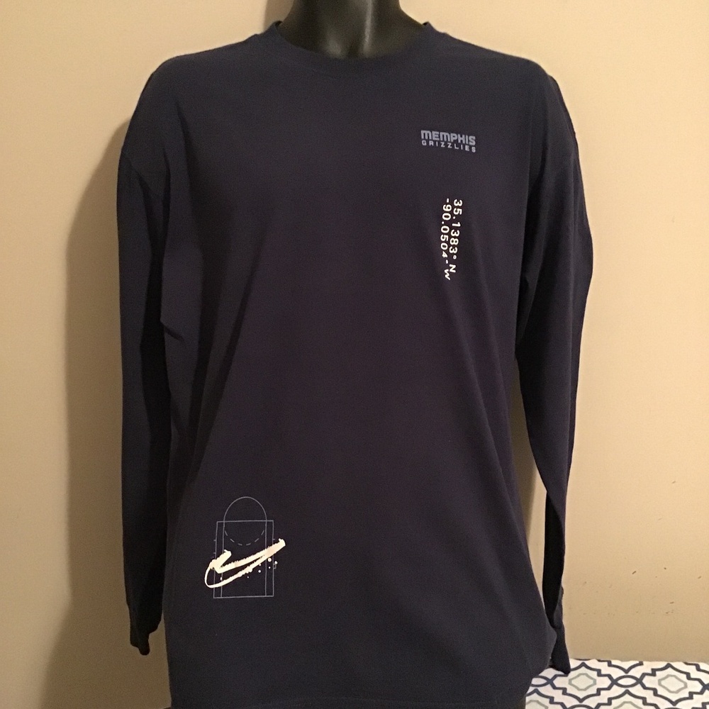 🥲#31, Nike’s, GRIZZLIES,long sleeves, new condition, unisex, large, navy blue